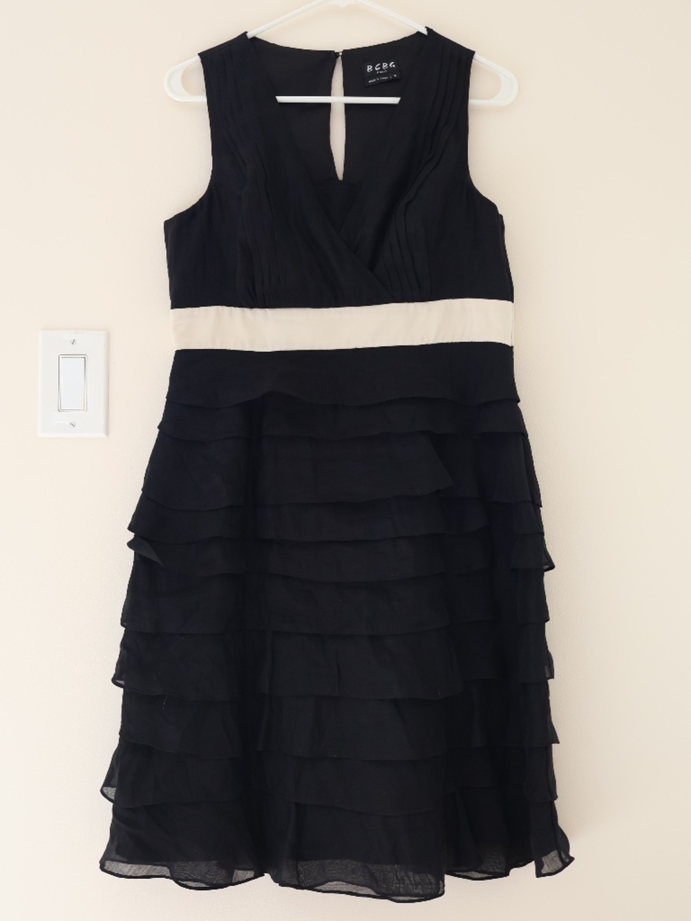 BCBG Vintage V Neck Tiered Ruffle Sleeveless Midi Dress Black Wedding Formal Y2K